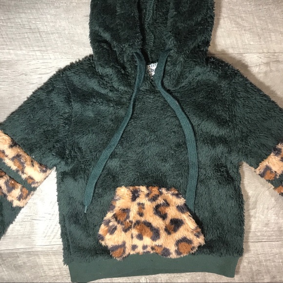 Green cheetah drawstring sherpa girls hoodie - Picture 2 of 5